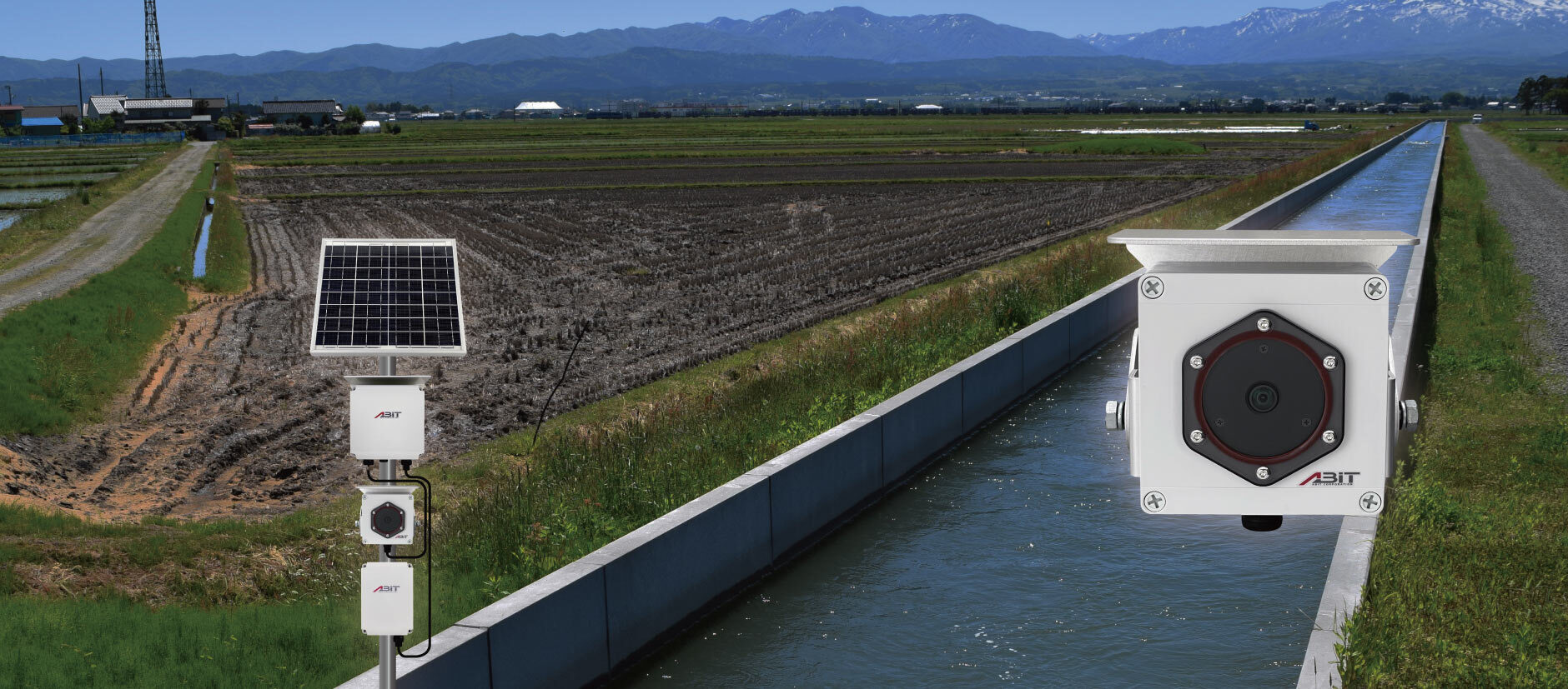 国土交通省「簡易型河川監視カメラ」の仕様に準拠した高い信頼性<BR>
水位計（AK-210）との連動による即時映像確認<BR>
電源・配線工事不要の完全ワイヤレス運用<BR>
厳しい屋外環境に耐える高耐久・柔軟な拡張性<BR>